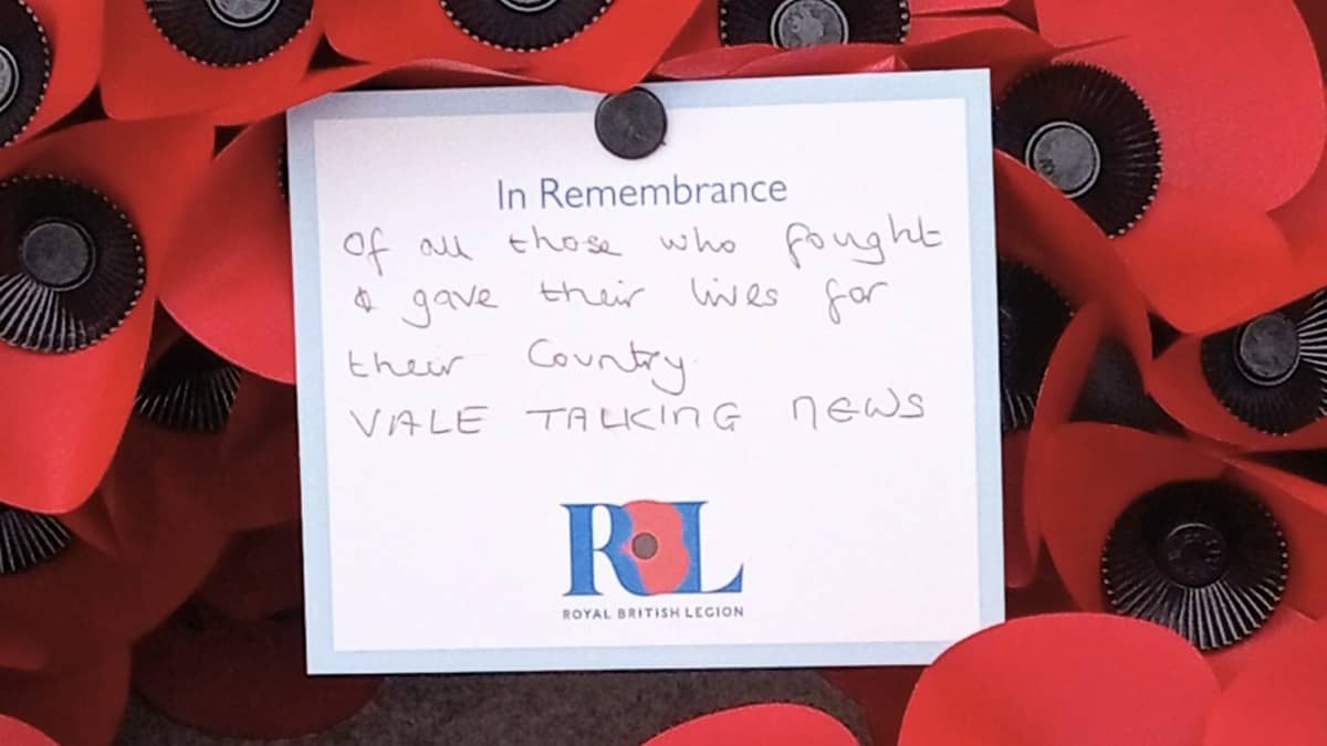 Vale Talking News wreath laid at Evesham War Memorial for Remembrance Day 2025